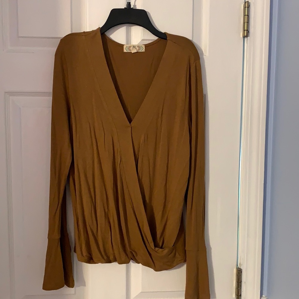 Like new!! Mustard long sleeve top
